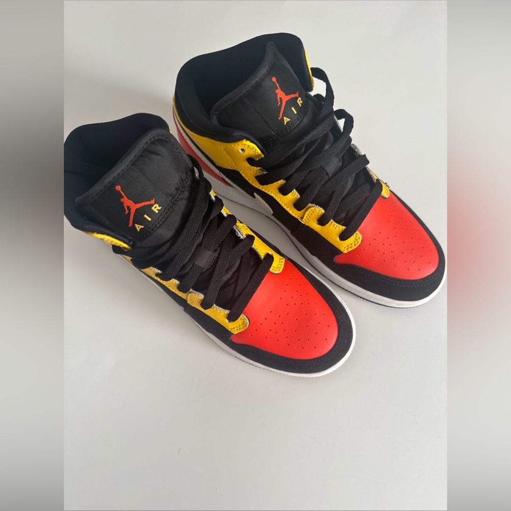 Jordan 1 Mid SE Black Orange Sneakers